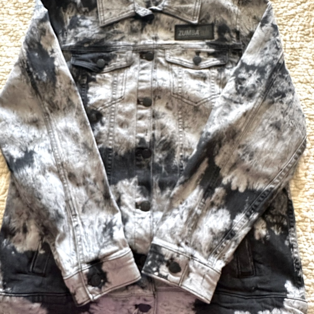 Zumba wear like new , worn once , too big for me even though its size small